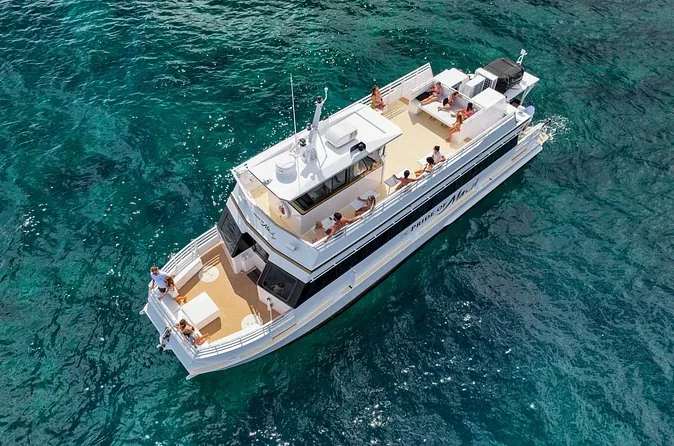 Molokini Luxury Yacht Snorkel on the Elua